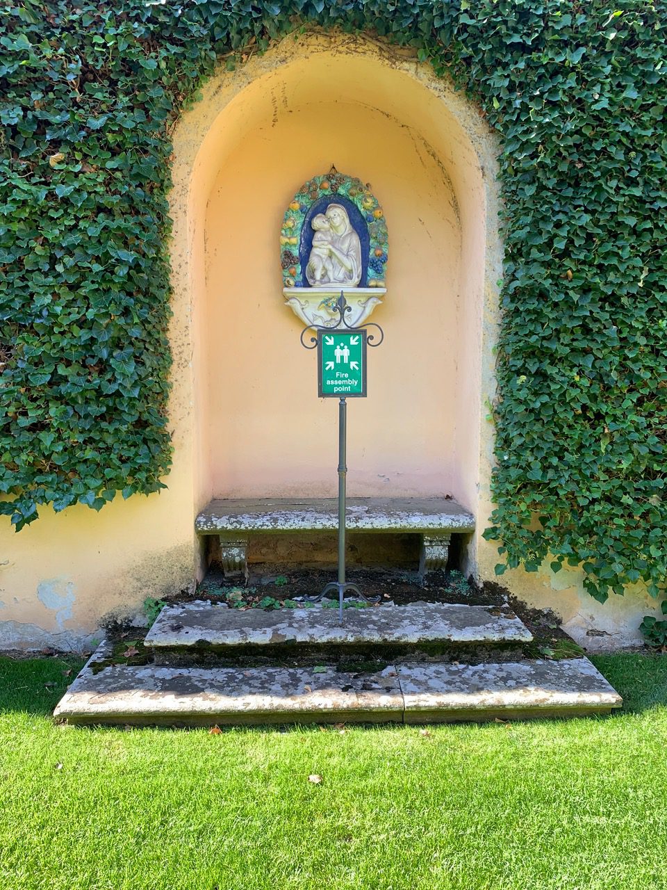 Tuscany Madonna Child Garden