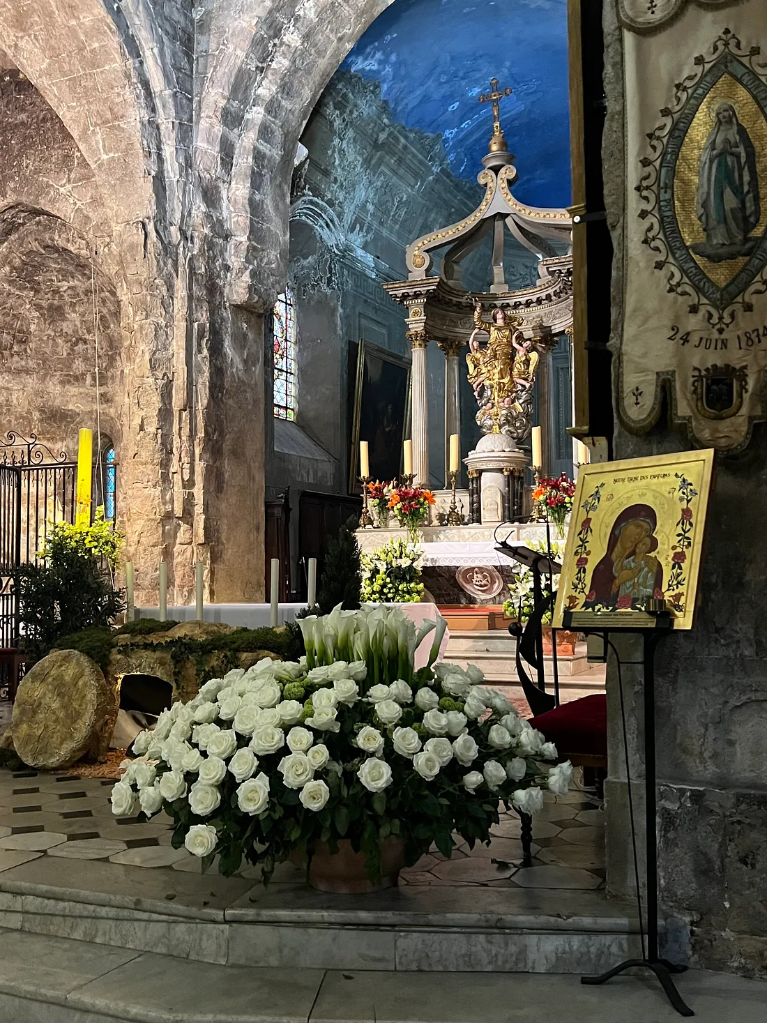 Grasse Rose Festival Cathedral Scene – Photo by David Laws