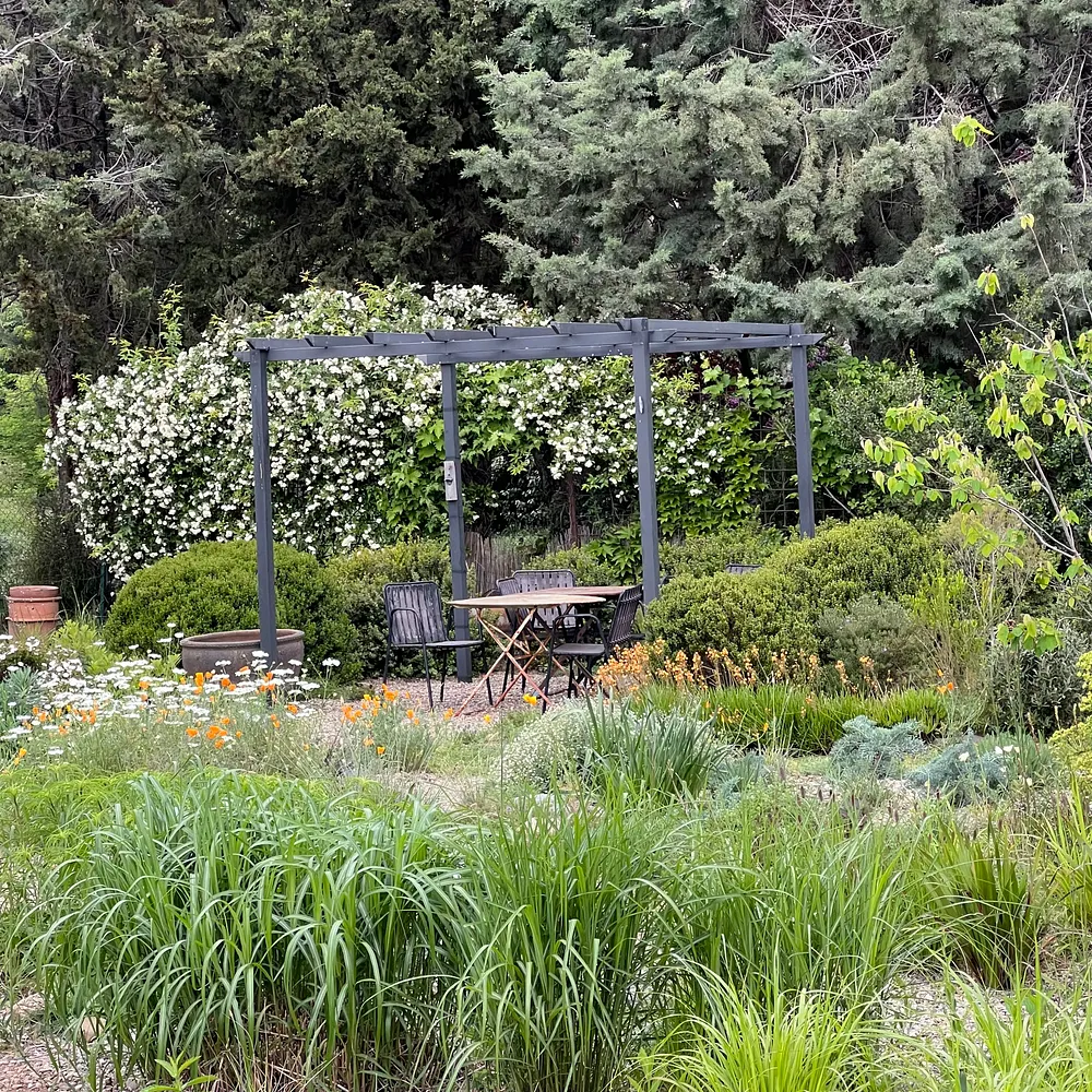 Le Jardin Champêtre Pergola – Photo by David Laws